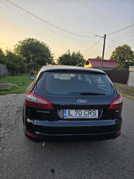 Vând Ford mondeo