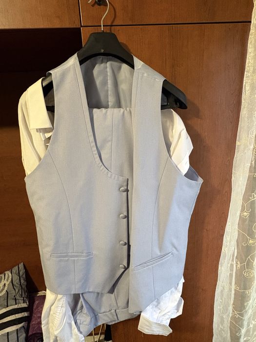 Елегантен Костюм