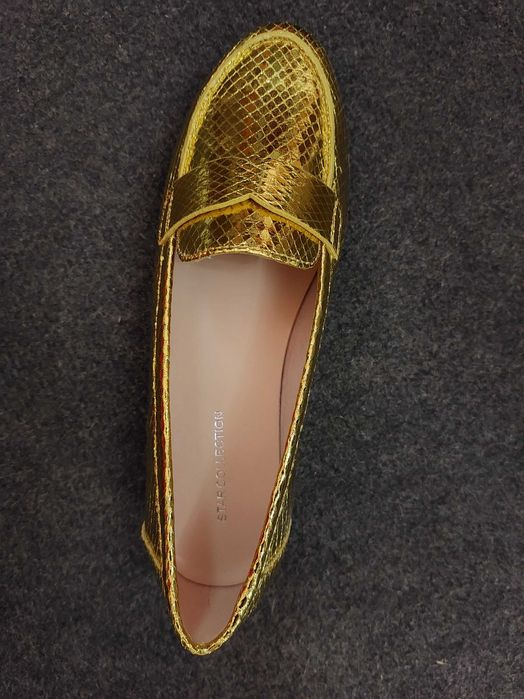vand  pantofi  de piele si alții sclipiciosi  -noi
