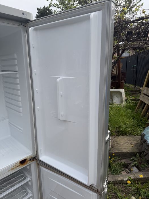 Холодильник LG в рабочем состоянии