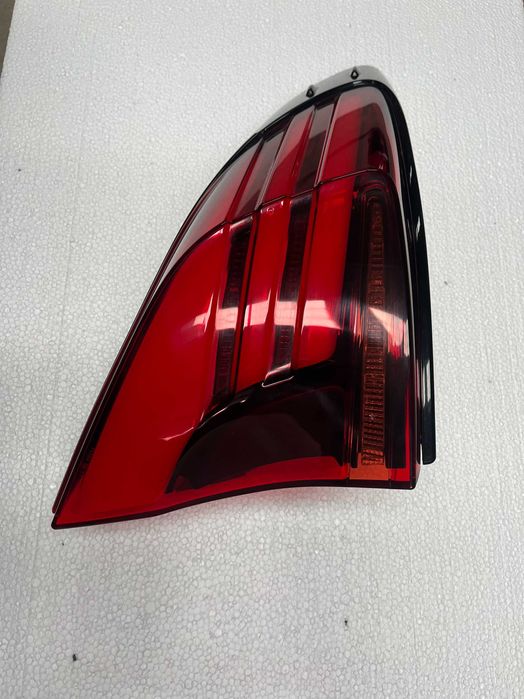 Ляв външен LED стоп за Toyota C-HR хибрид 2021/2023