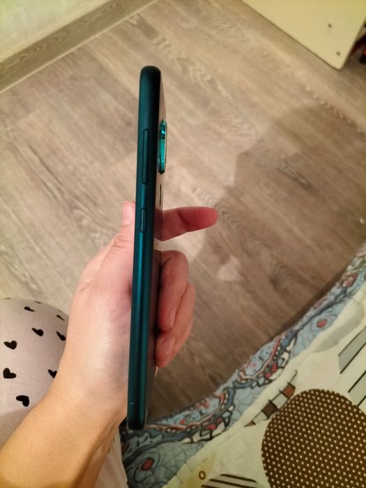 Продам телефон срочно