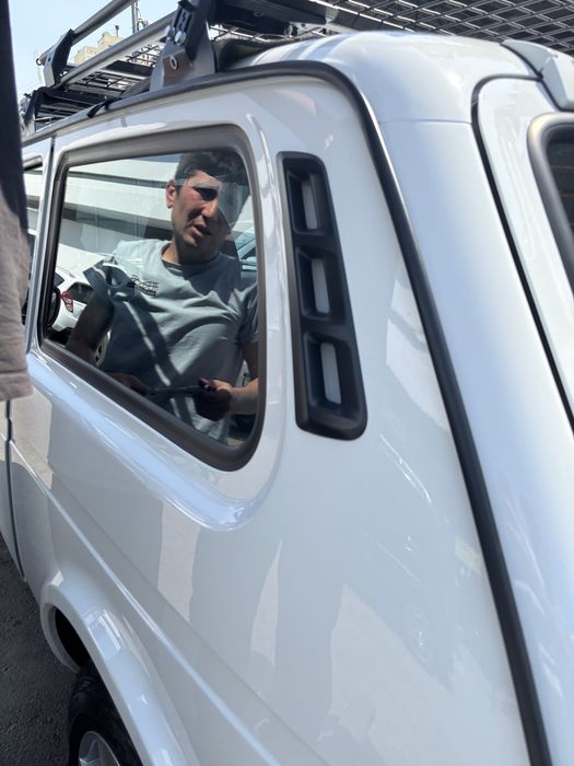 Заднее боковое стекло на ниву новое только с салона