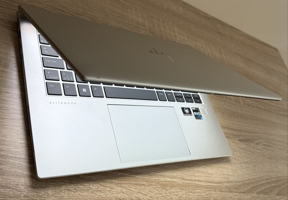 HP Elitebook 840 G9 CA NOU ! i5 12th 512GB ssd 16GB ram  !