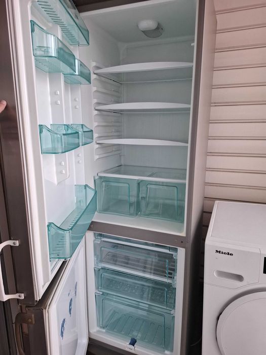 Продавам неработещ хладилник