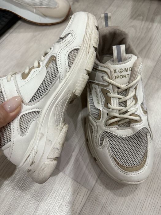 Кроссовки для девочки