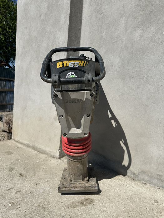 Inchiriez Mai Compactor