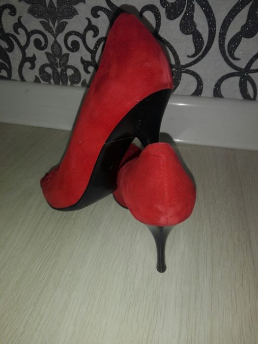 Продам туфли и босоножки