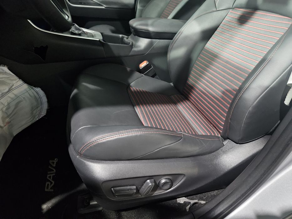 Седалки/салон за Toyota Rav4 2023г