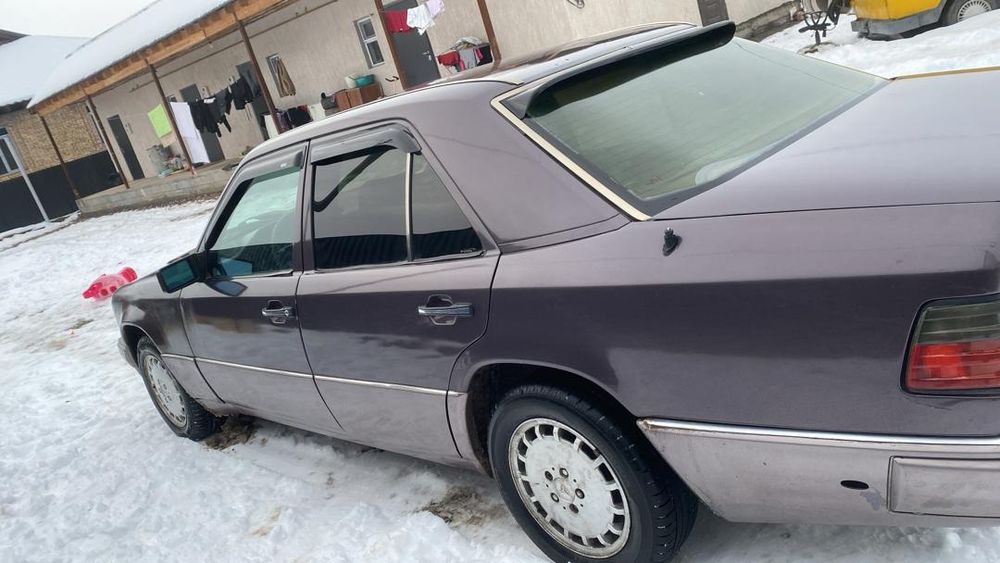 Автомобиль Мерседес