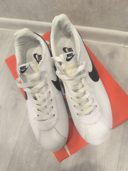 Продам кроссовки почти новые