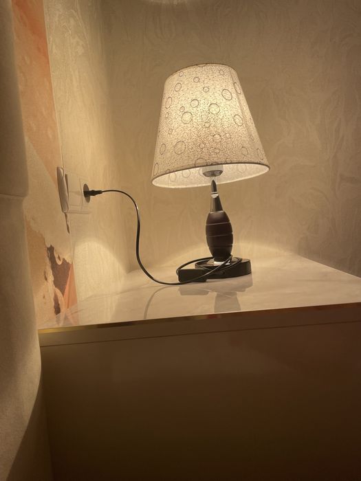 Светильник отдам почти  даром