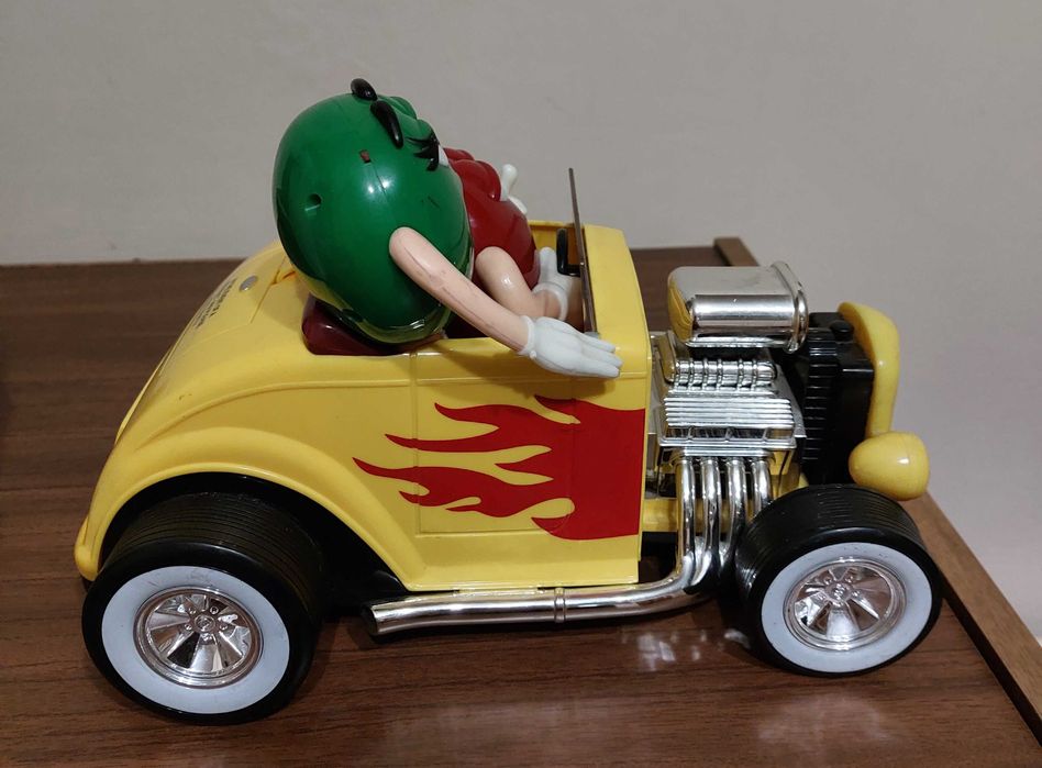 Машинка Ммдмс игрушка. M&M's