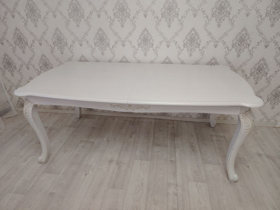 Обеденный стол практически новый