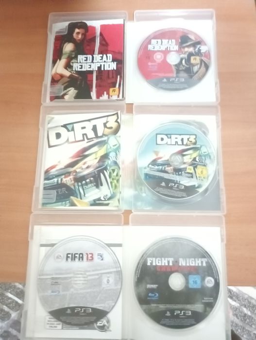 Ps3 fat, ps3 slim със 2 джойстика и около 20 игри към тях