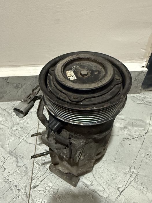 Продам компресор кондиционер Camry 35