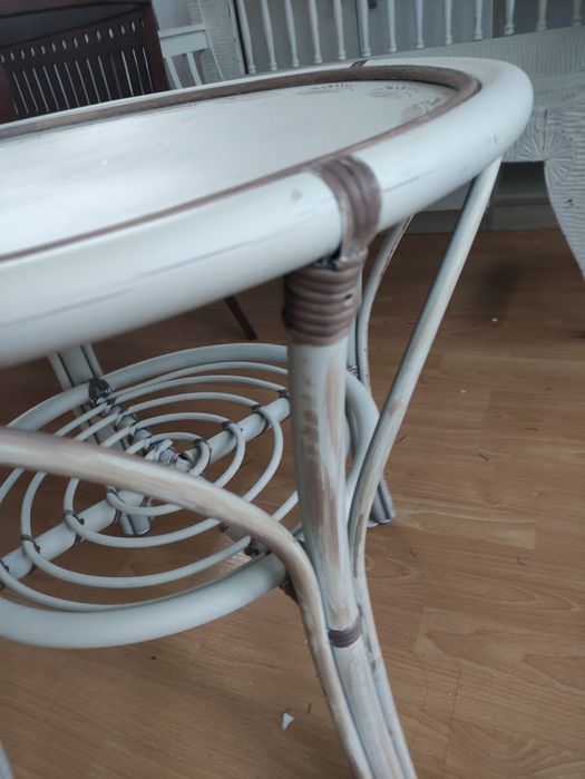 Masuta terasă bambus, masa rotunda alba, masa vintage