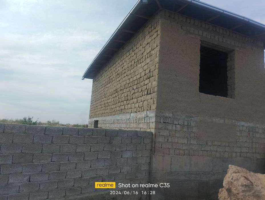 Гулистон шаҳар чуқурсойда уй сотилади