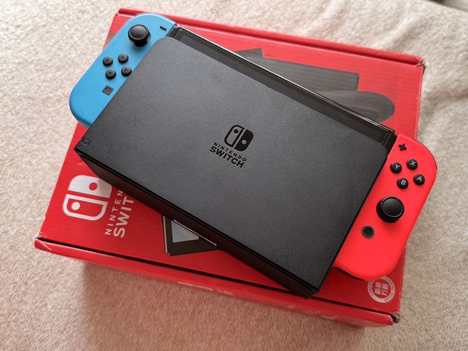 Игровая приставка Nintendo Switch OLED красный-синий