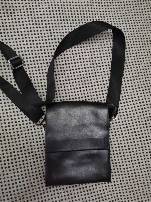 мъжка черна чантичка