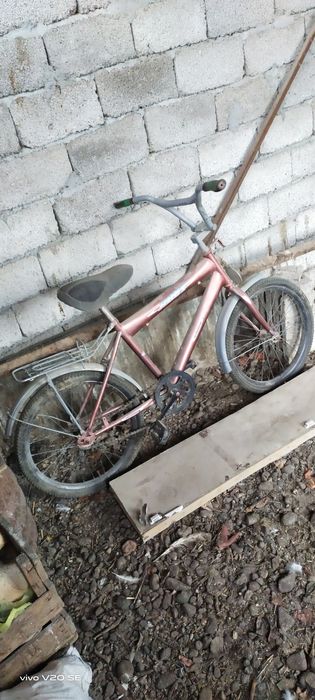 Детские кроват и велосипед