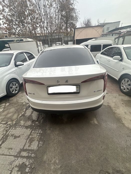 Hongqi eqm5 500km