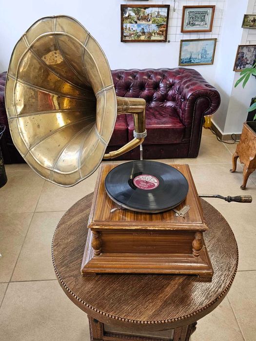 Ретро грамофон Master’s Voice