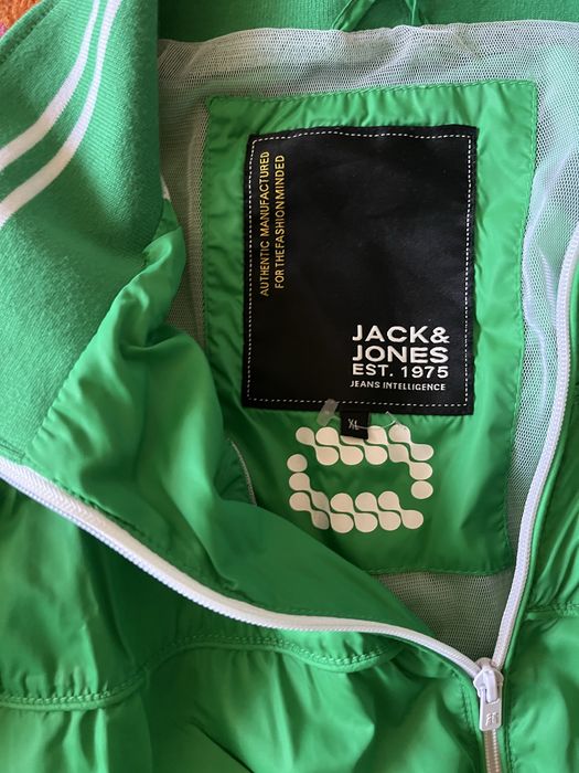 Vând geacă Jack and Jones de primăvară