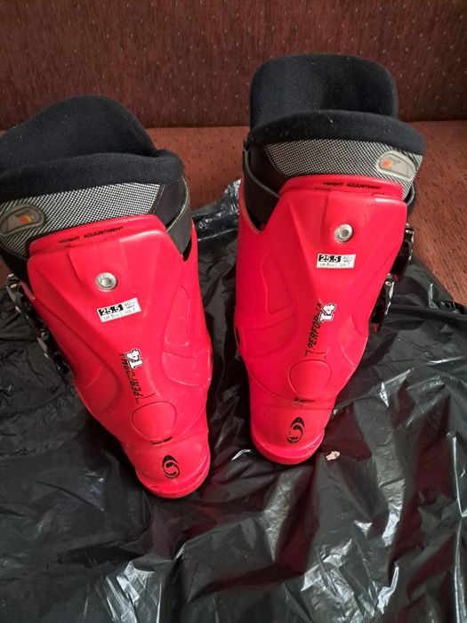 Clapari schiuri ski Salmon Performa. Performa..
