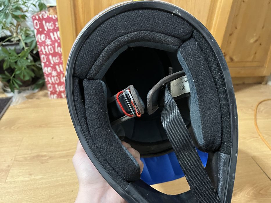 Продавам кросова каска