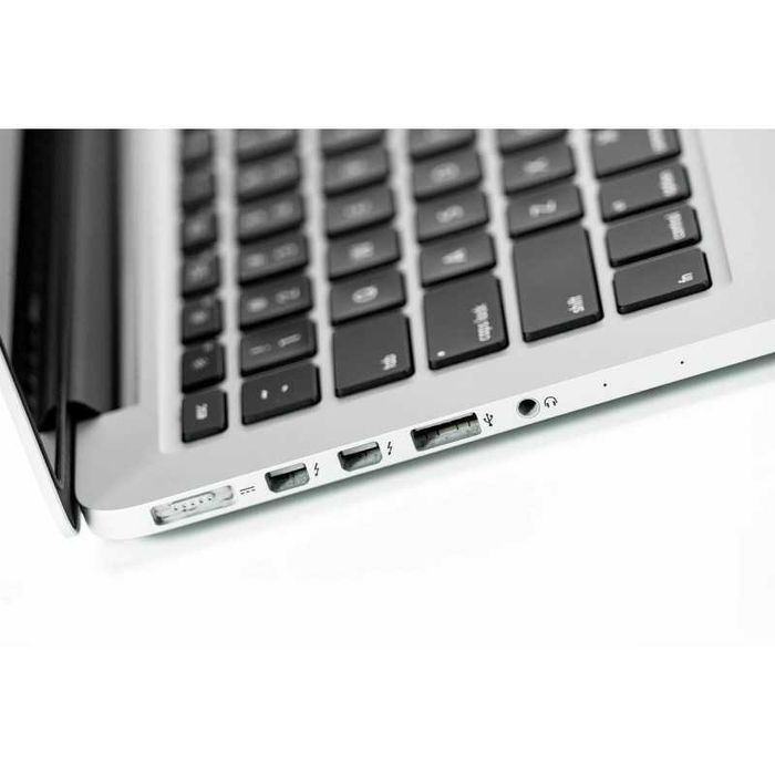 Apple MacBook Pro 2015 13'' Intel Core i5, 8 GB RAM, 512 GB SSD, Tastatura QWERTZ, Silver