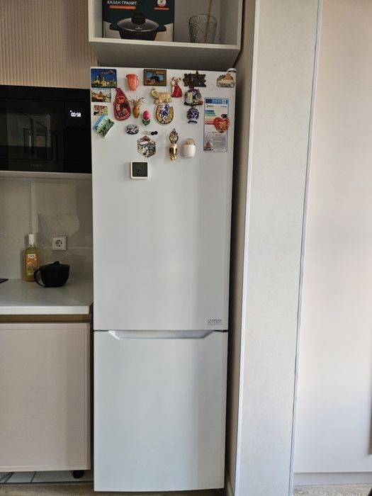 Продам холодильник Midea HD-400RWEN White