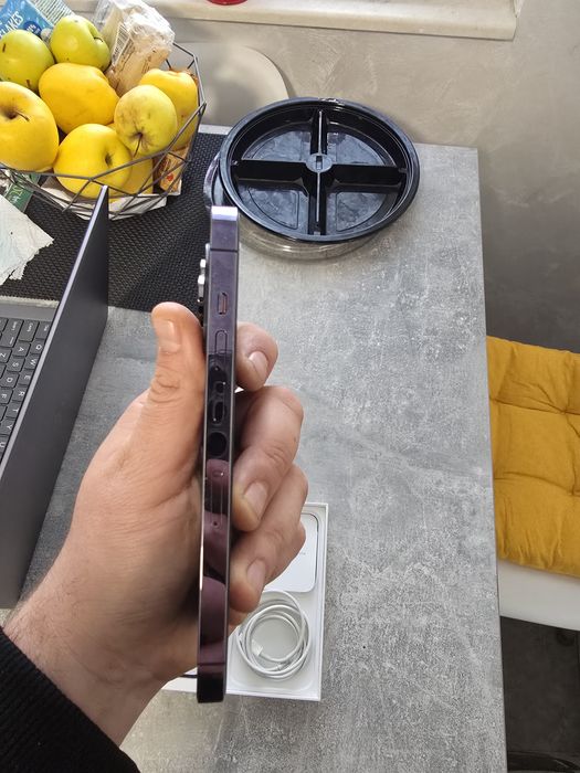 Iphone 14 pro перфектен пълен комплект