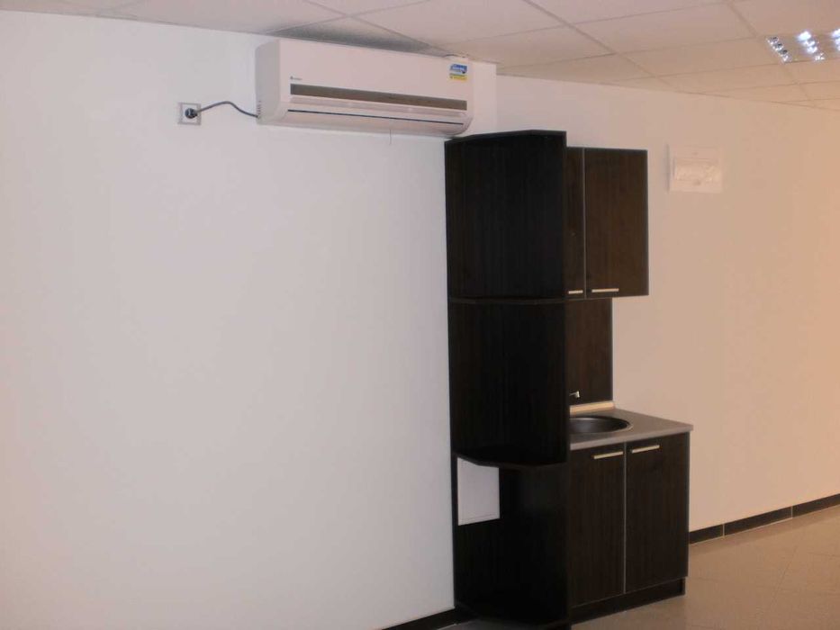 Дава се под наем Офис в Плевен, Идеален център - 65 кв.м за 366.69 € - Снимка #3