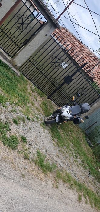 Vând scuter de 50 înmatriculat se conduce cu b