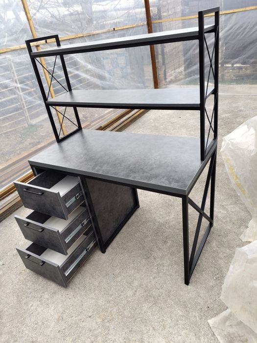 Столы в стиле лофт.