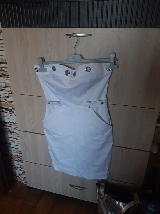 Продавам рокли S , XS