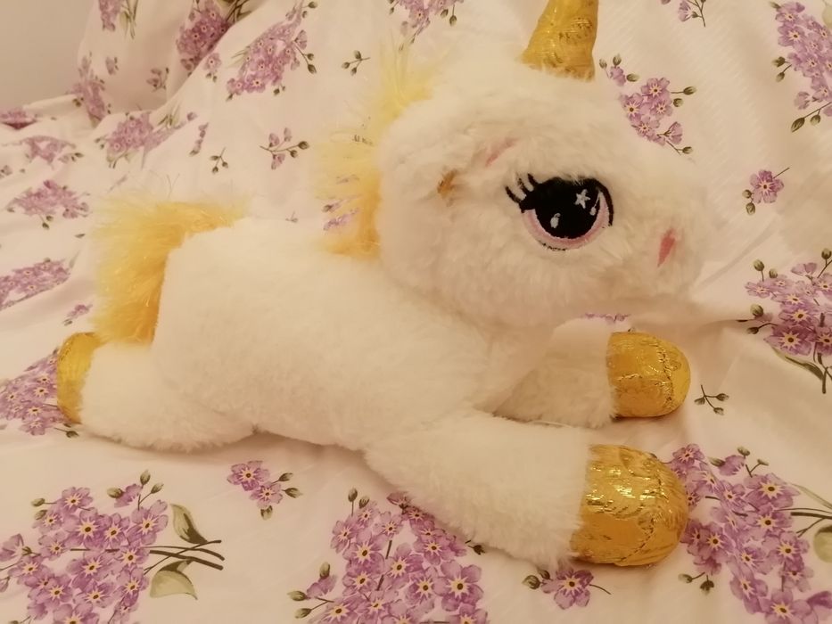 Новый белый милый  единорог