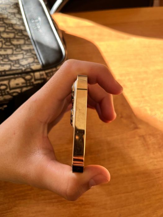 продам iPhone 13 pro