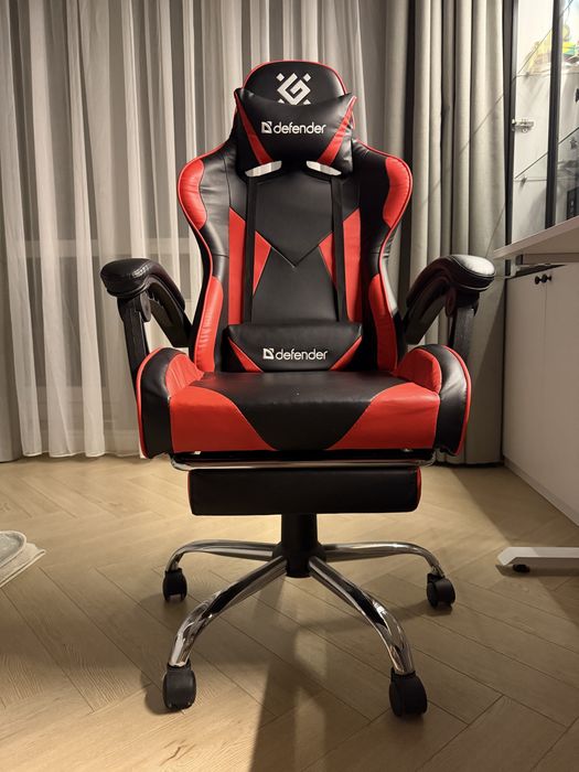 Продам игрыое кресло defender