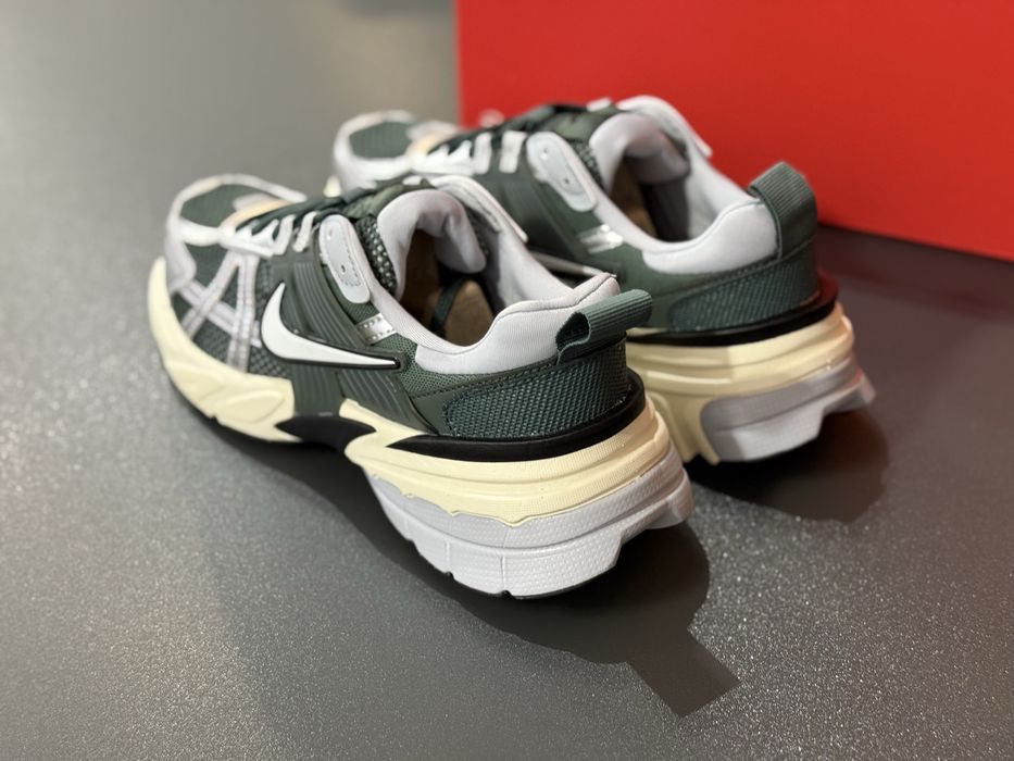 adidasi originali NIKE V2K Run, noi in cutie marime 39  /