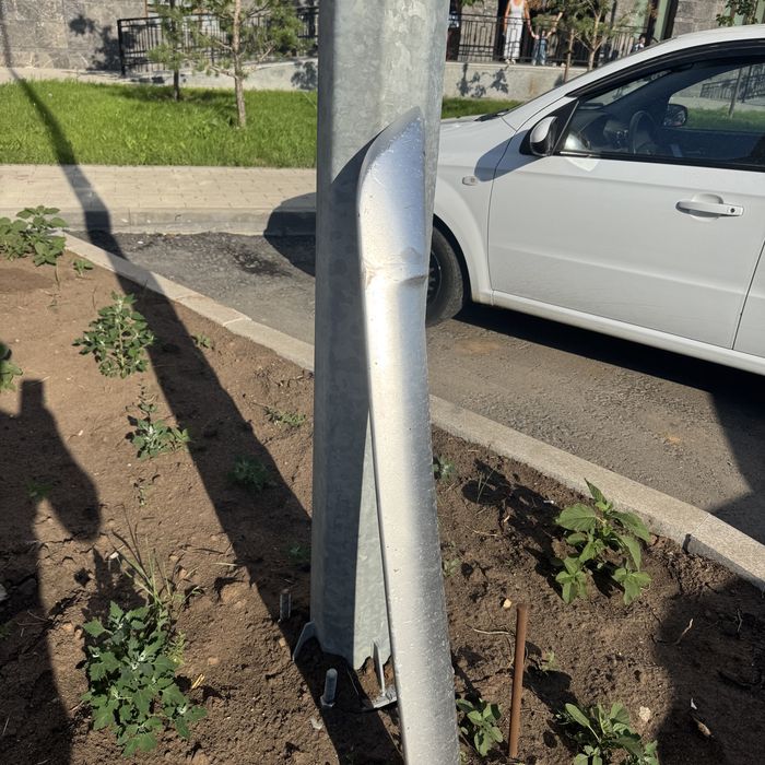 Чьото от бампера нашел