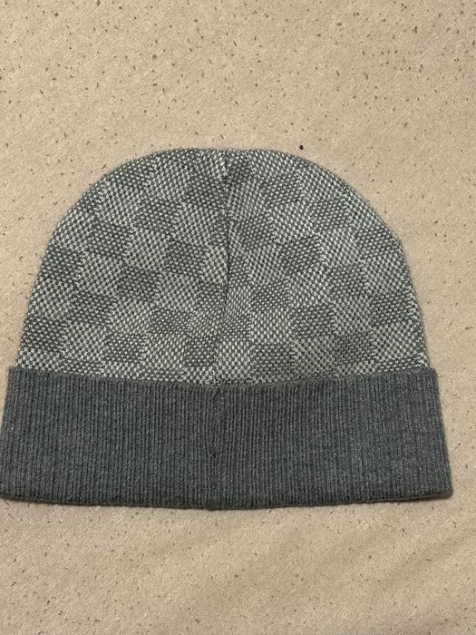 caciula gri model lv