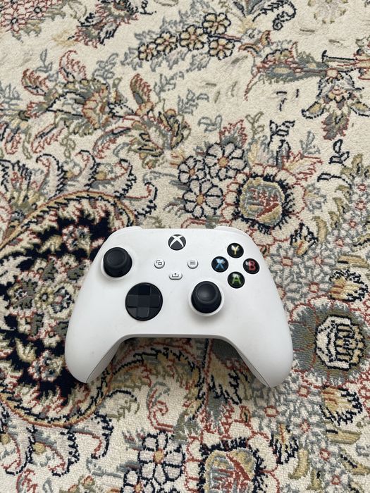 Продам Xbox в хорошем состаяние