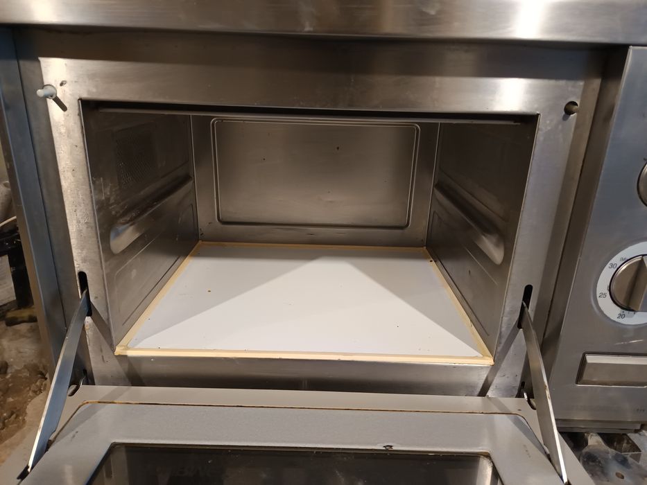 Професионална микровълнова фурна