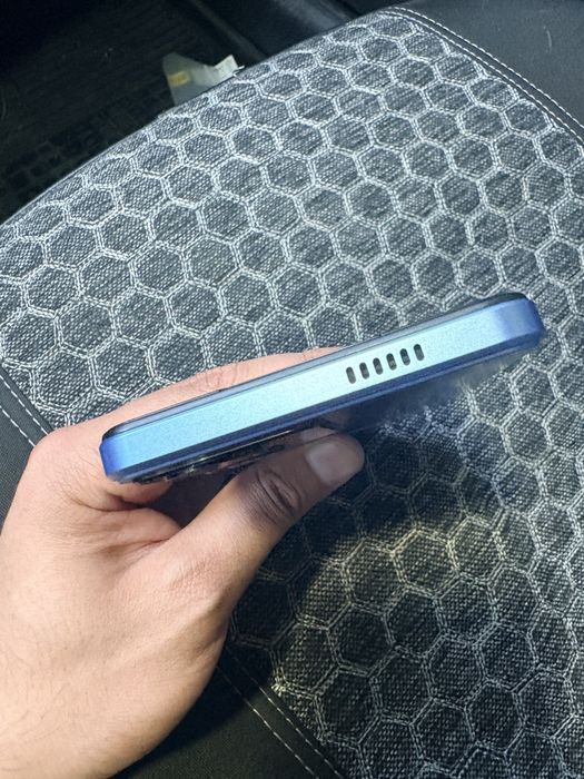 HYC E-5 4+4/64GB
