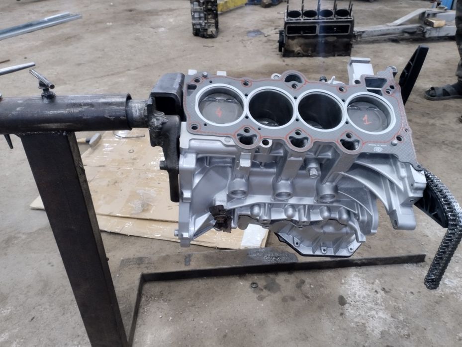 Продам двигатель 2 AZ