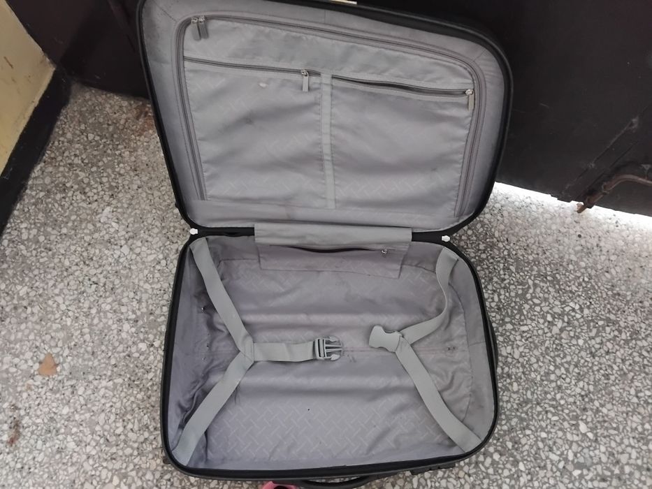 Куфари и сакове от 15 до 25 евро  различни модели