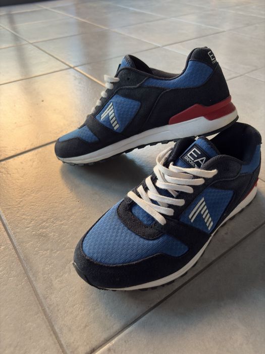 Vand adidasi Emporio Armani.