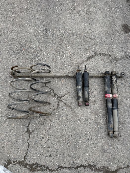 Амортизаторы передние и задние тяга панара и задние пружины Митсубиси